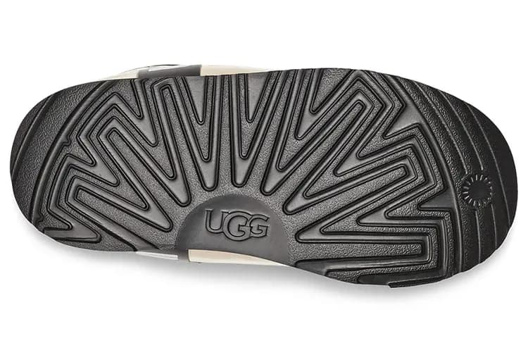 UGG Classic Clear Mini II Boot Natural Black Kids 6