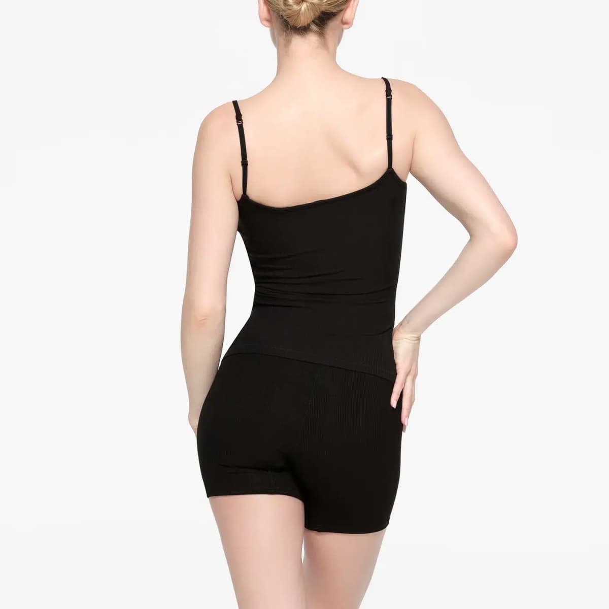 SKIMS SOFT LOUNGE CAMI Qadın Maykası ONYX 3