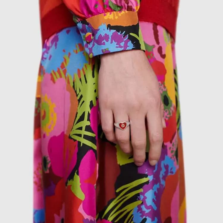 GUCCI Ring With Interlocking G Enamel Heart 5