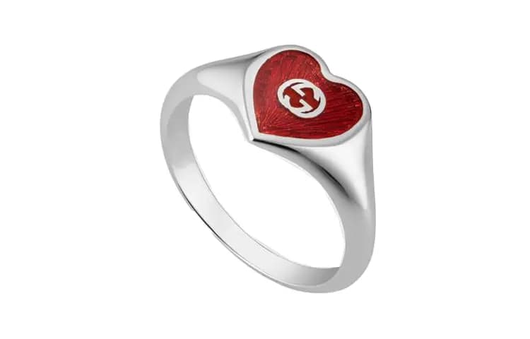 GUCCI Ring With Interlocking G Enamel Heart 2
