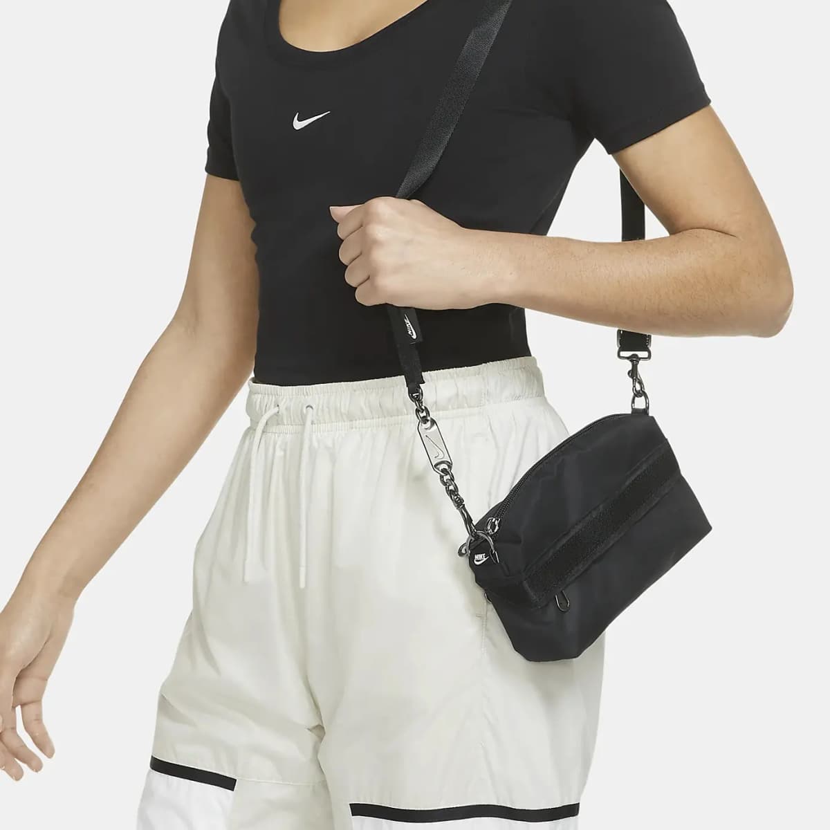 Nike Çiyin Çantası Qadın Qara 4