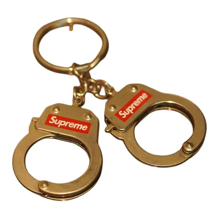Supreme FW17 Handcuffs Açar Bağı Gümüşü