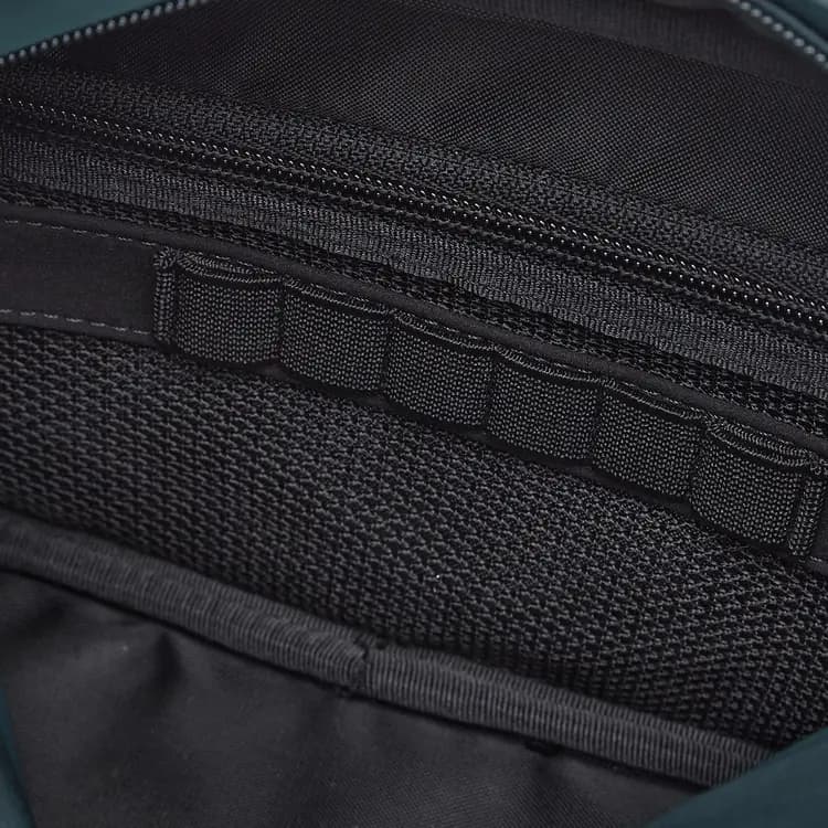 DESCENTE PRO Series Logo Zipper Closure Nylon Travel Storage Bag Men's Navy Blue 5