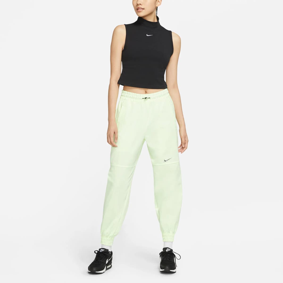 Nike Sportswear Essentials Qadın Maykası Qara 3