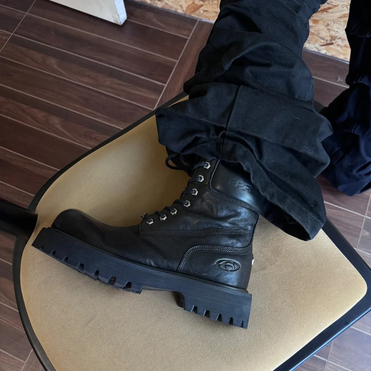 TERRA INCOGNITA Short Martin Boot Unisex Black 8
