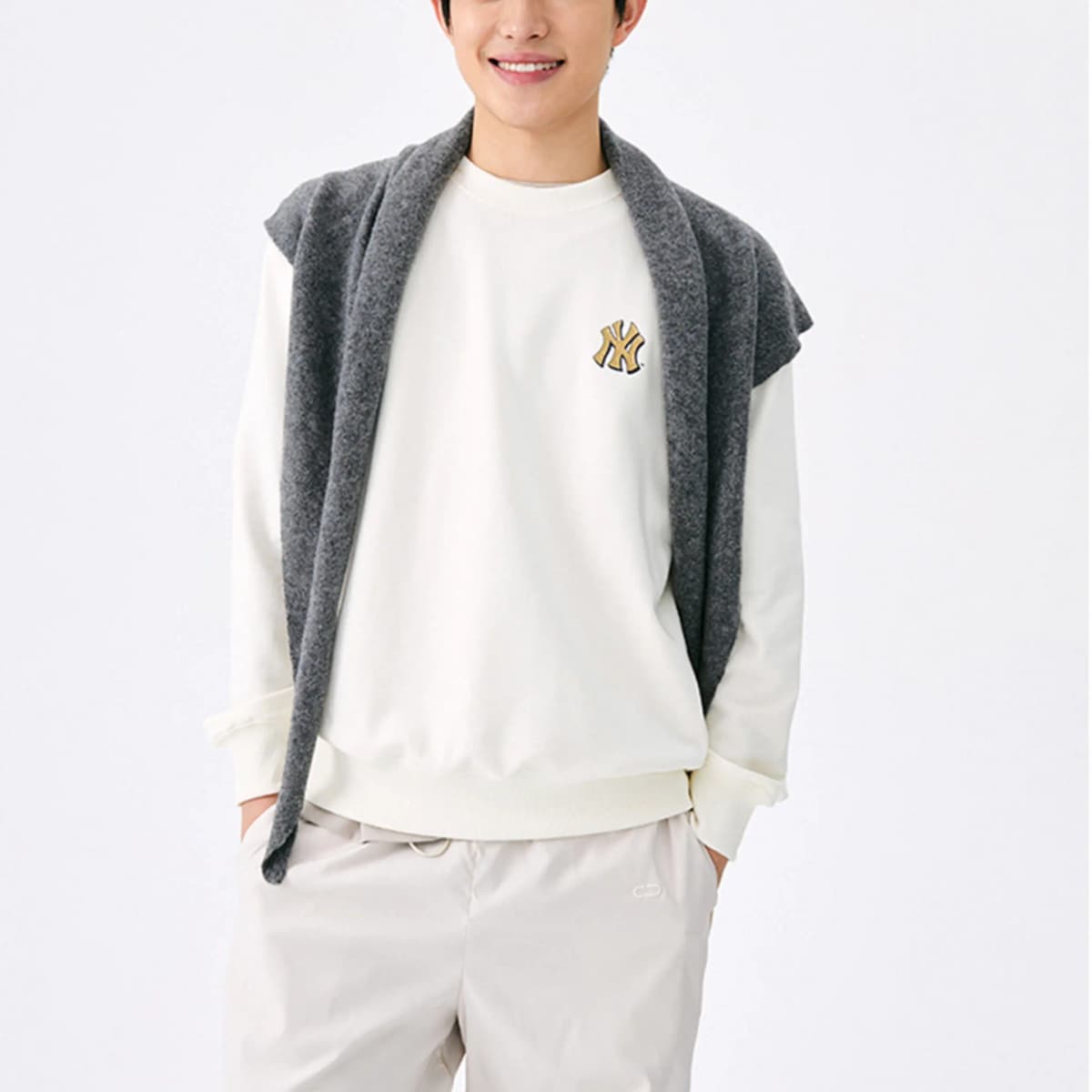 MLB New York Yankees SS25 Snake Cartoon Pattern Loose Round Neck Long Sleeve Sweatshirt Two-Piece Set Unisex Black White 3