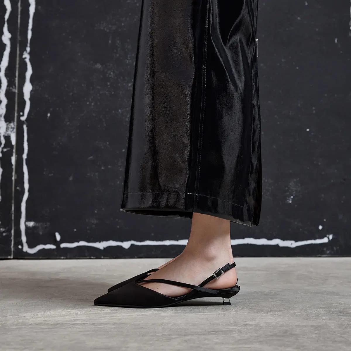 CHARLES&KEITH PU Fabric Pointed Toe V-Cut Low Heel Qadın Səndəli 2.5sm 4