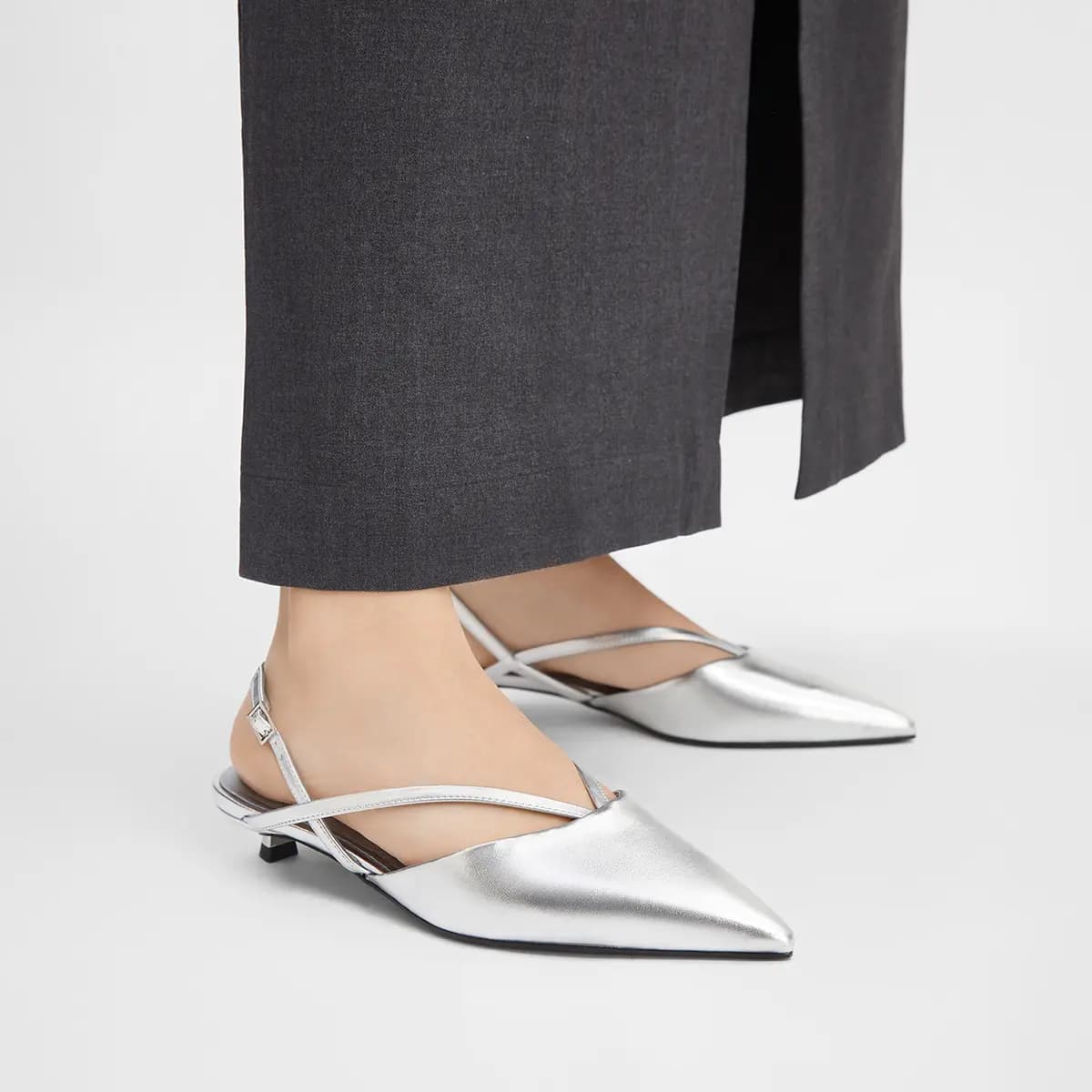 CHARLES&KEITH PU Fabric Pointed Toe V-Cut Low Heel Qadın Səndəli 2.5sm 13