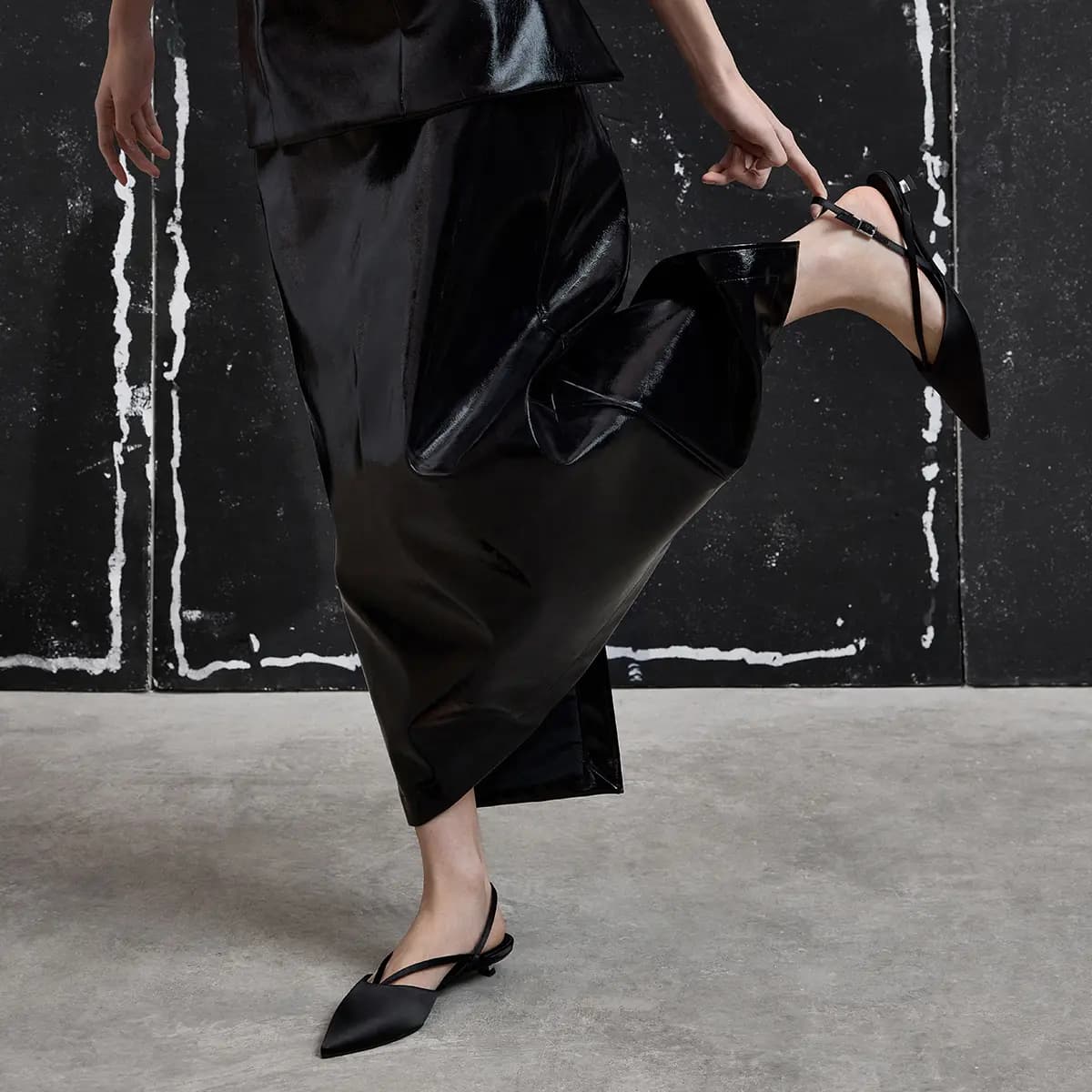 CHARLES&KEITH PU Fabric Pointed Toe V-Cut Low Heel Qadın Səndəli 2.5sm 5