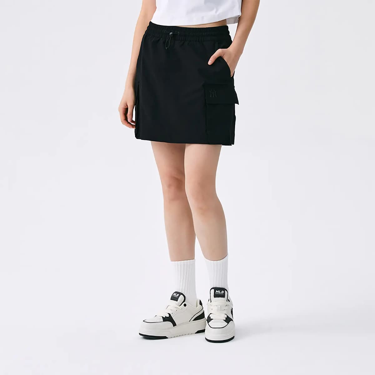 MLB New York Yankees Basic Series SS25 Cool Comfort Versatile Multi-Pocket Practical Minimalist High-Waist Classic Logo Tie Sport Casual Short Skirt Utility Skirt Women's Black 6