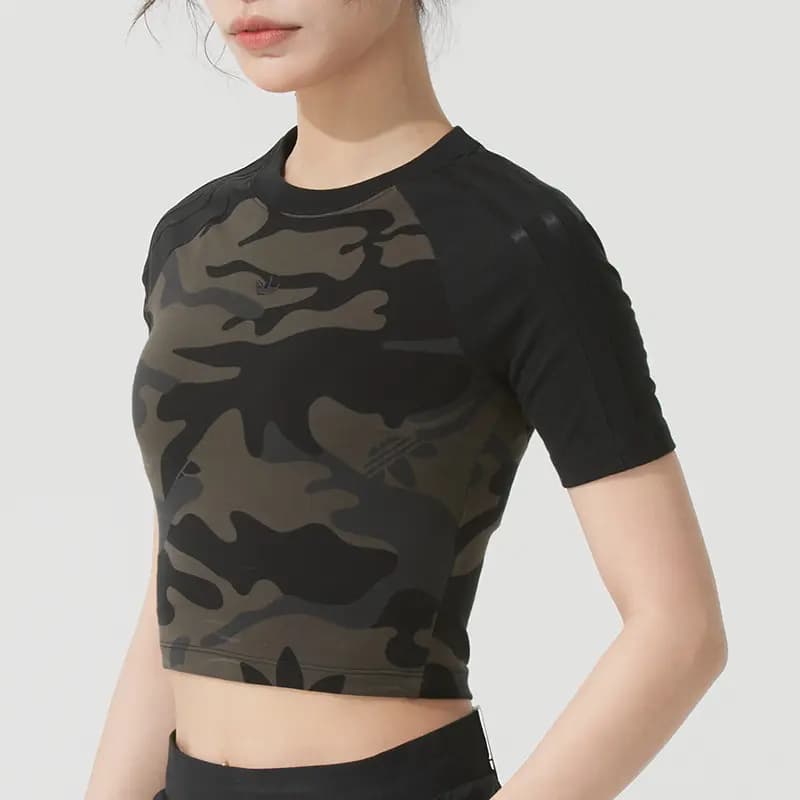adidas originals BABY TEE CAMO Qadın Crop Top Qara/Yaşıl 4