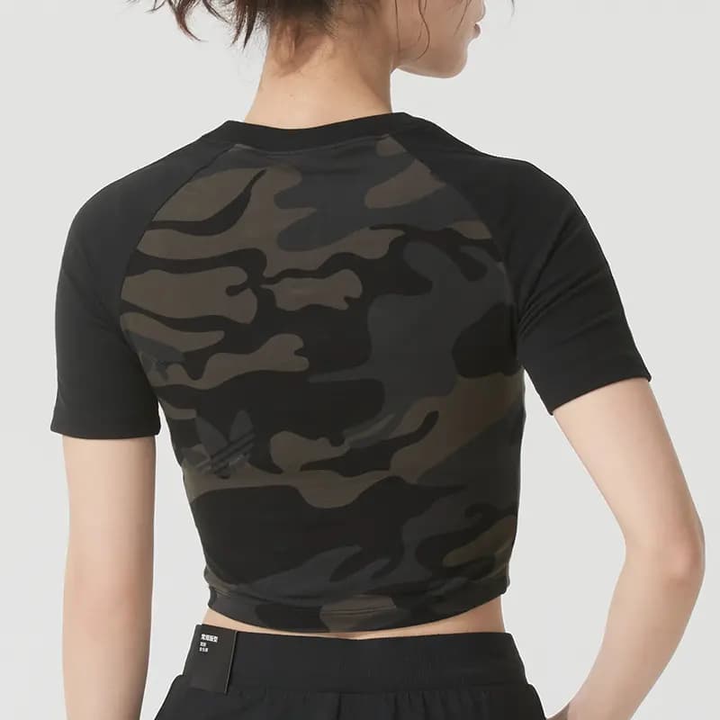 adidas originals BABY TEE CAMO Qadın Crop Top Qara/Yaşıl 3