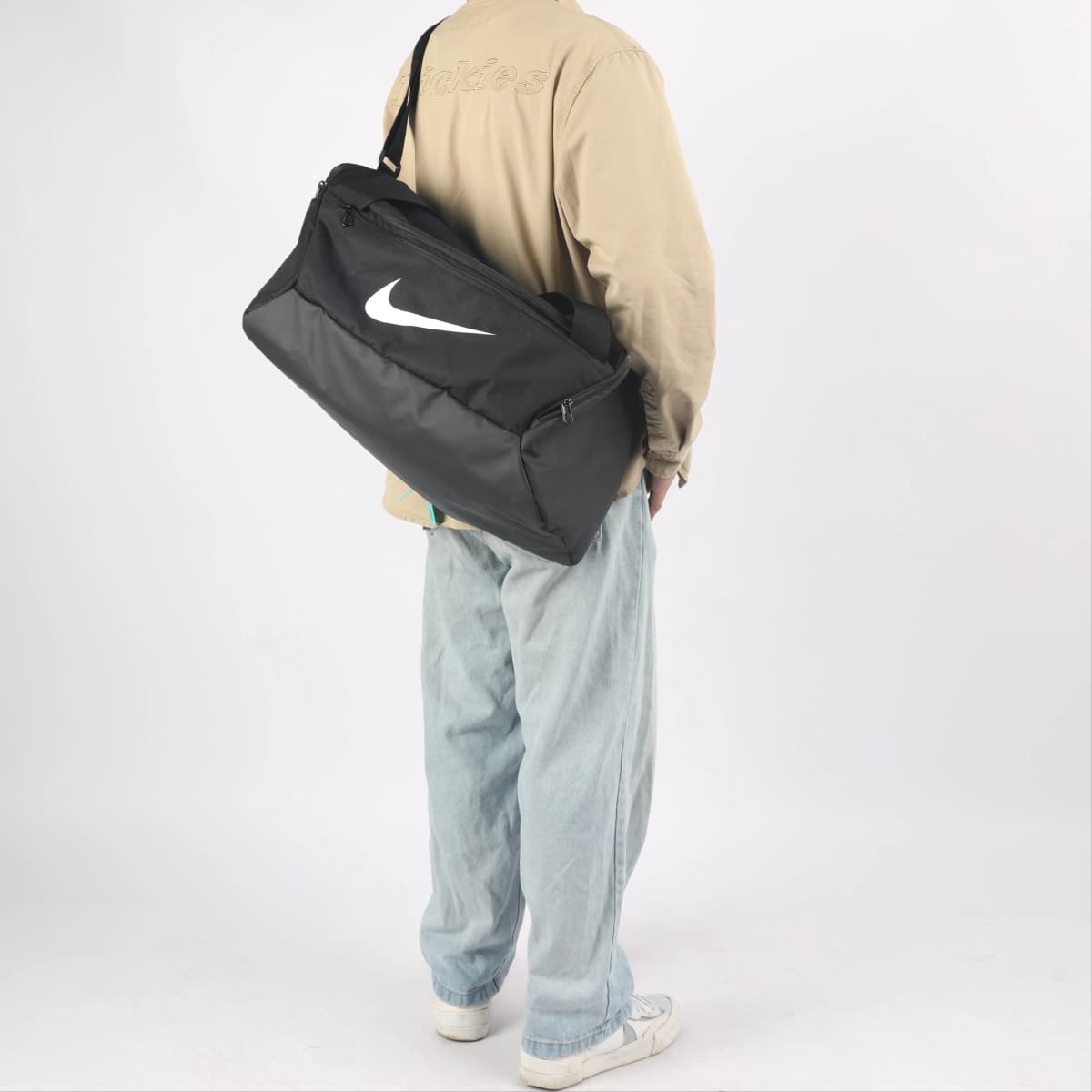 Nike Brasilia İdman Çantası 41L Qara/Ağ 6
