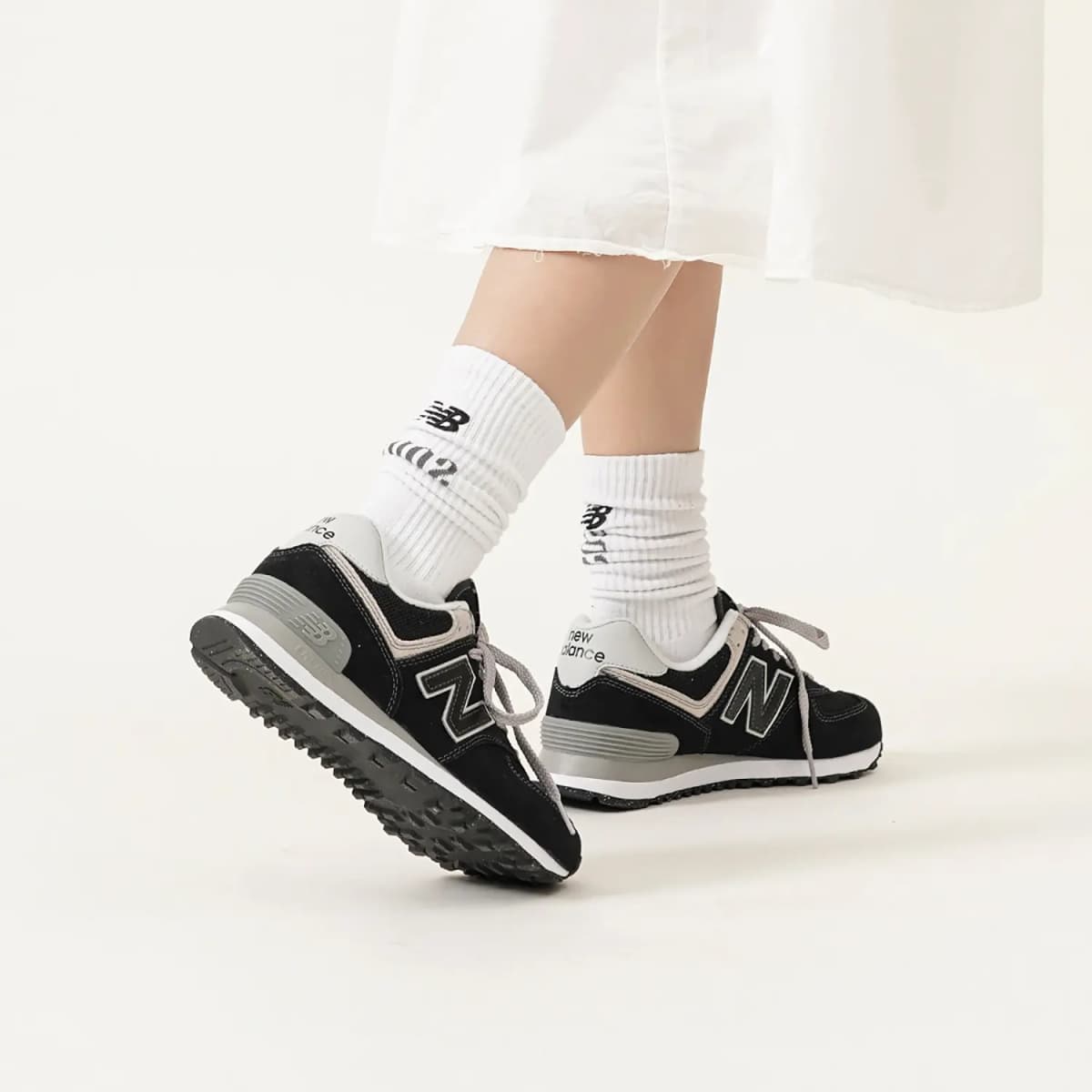 New Balance 574 Qara/Ağ 9