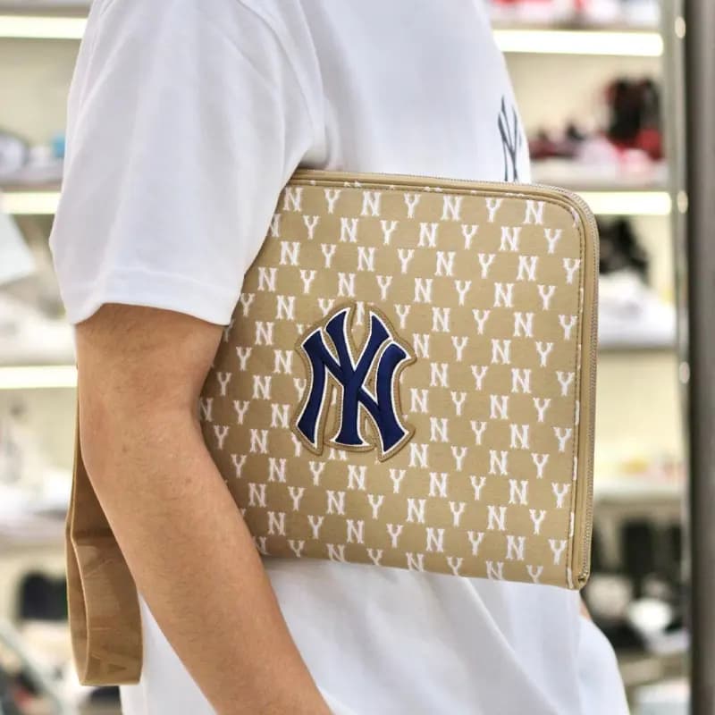 MLB Monogram Series NY Clutch Çanta Xaki 4
