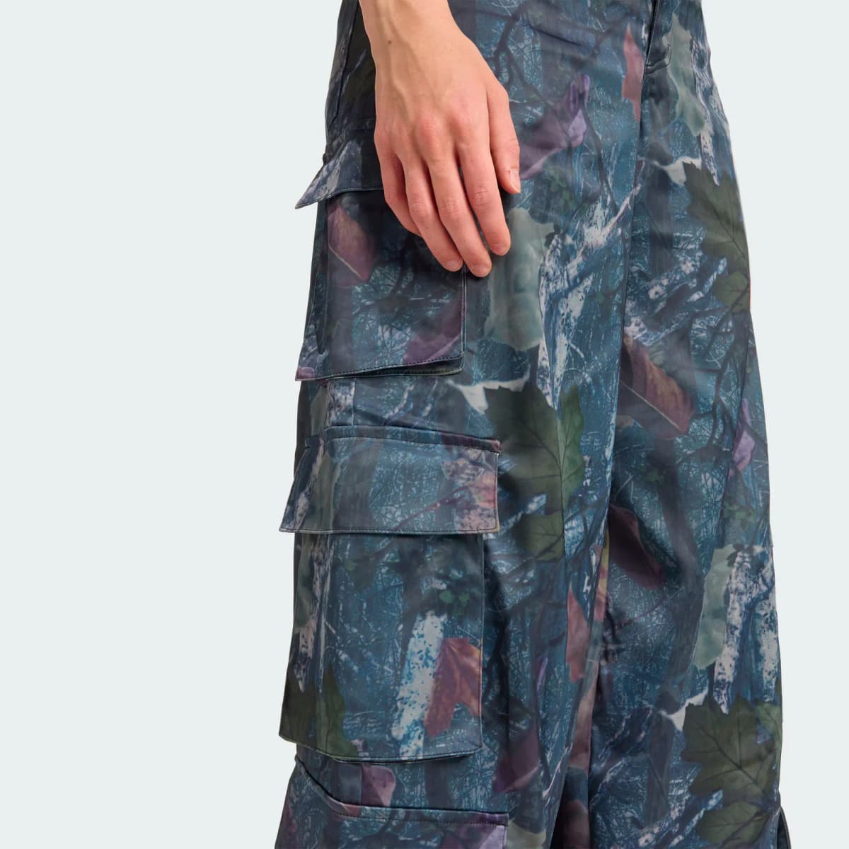 adidas SS25 LEAF CAMO PRINT SATIN Qadın Kargo Şalvarı 3