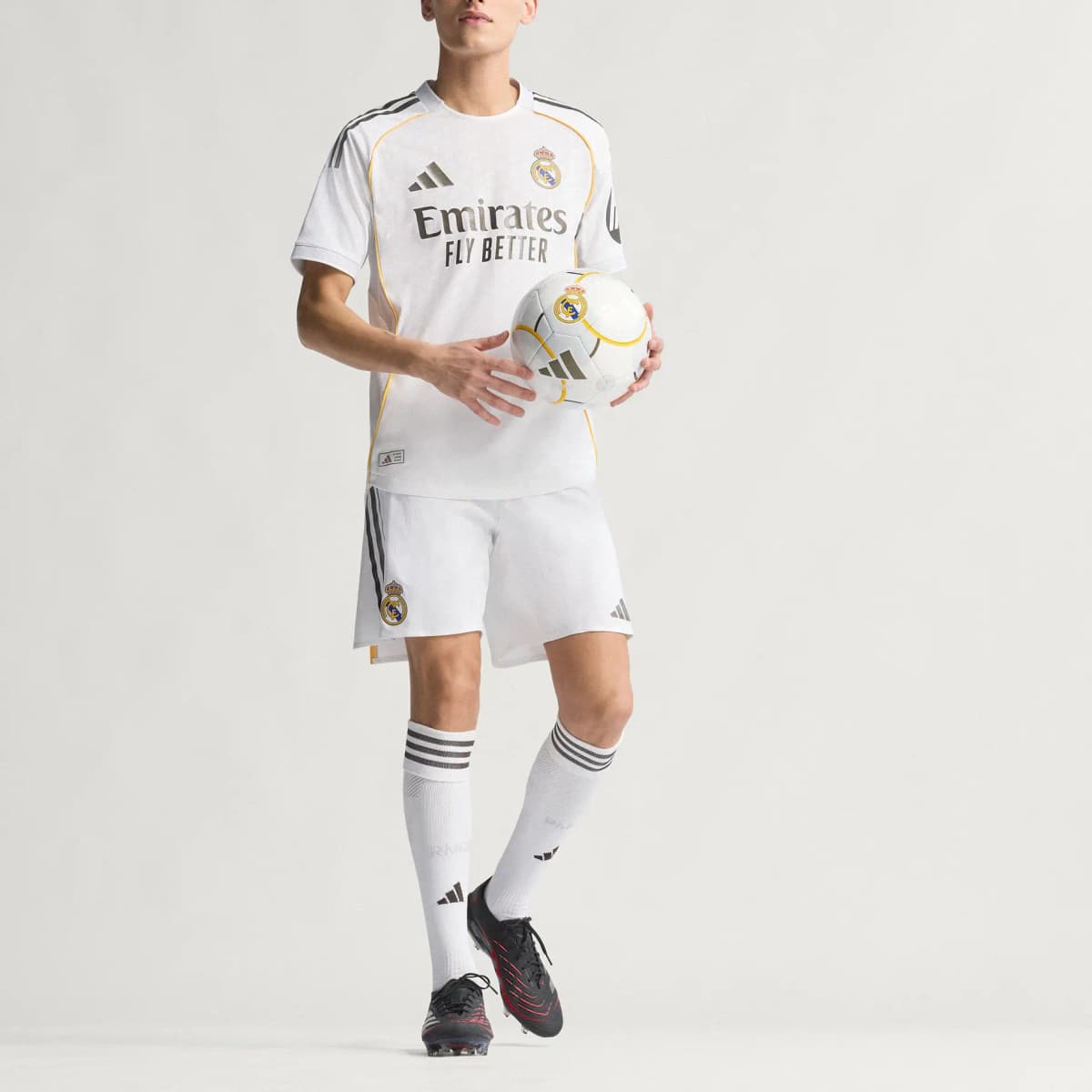Adidas Real Madrid 25/26 Home Authentic Forması 3