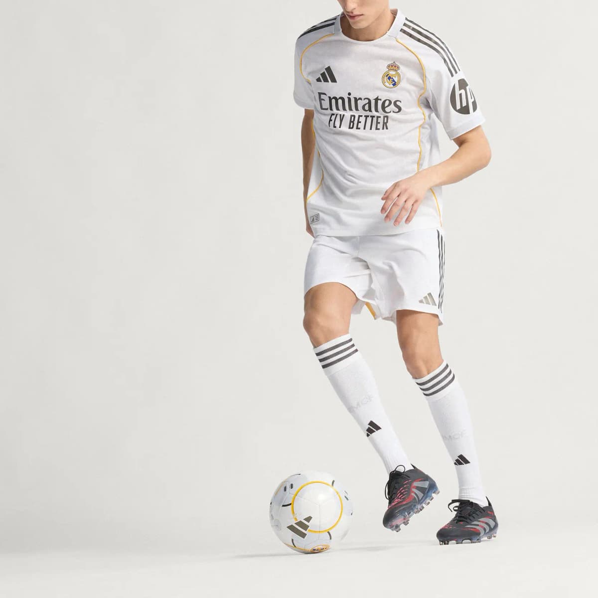 Adidas Real Madrid 25/26 Home Authentic Forması 6