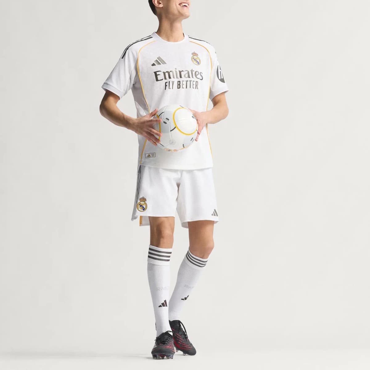 Adidas Real Madrid 25/26 Home Authentic Forması 4