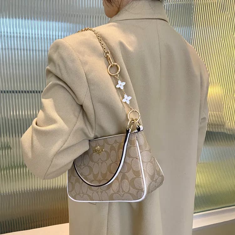 Luxury Care Artisan Workshop Metal Bag Accessory Bag Strap Unisex Gold 2