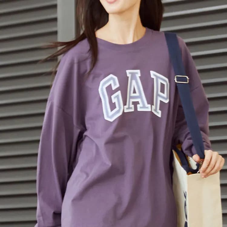 GAP Unisex T-shirt 9