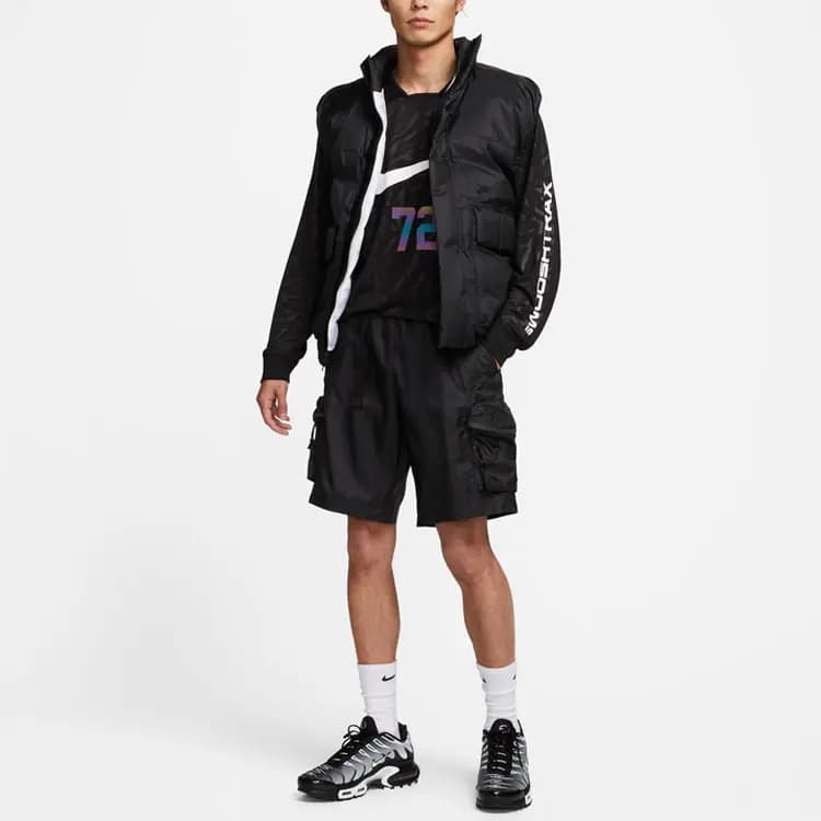 Nike Sportswear Tech Pack Kişi Karqo Şortu Qara 4