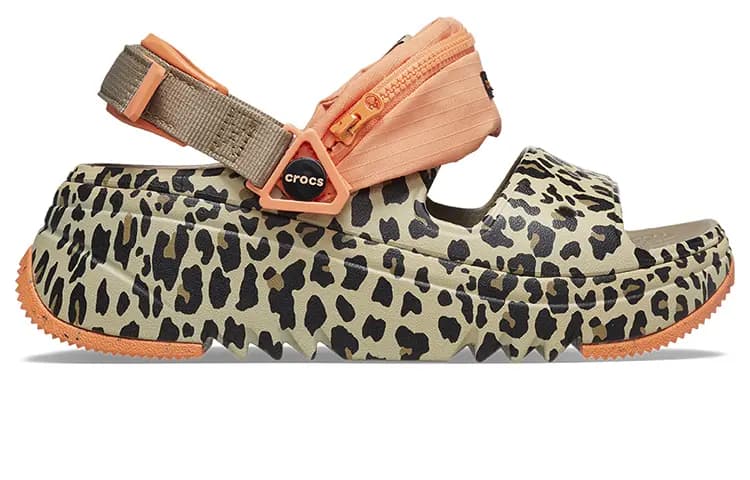 Crocs Hiker Xscape Animal Qadın Sandalet 'Khaki Leopard' 2