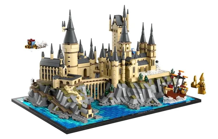 LEGO Hogwarts Castle And Grounds 76419 2