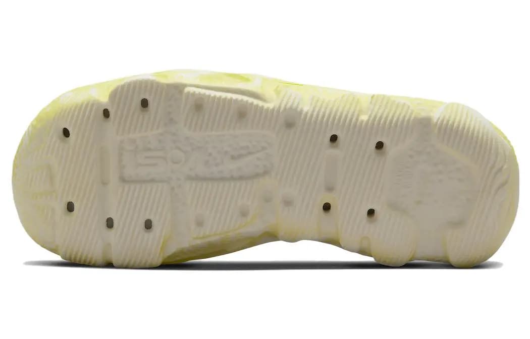 Nike Ispa Universal Natural Butter Yellow 6