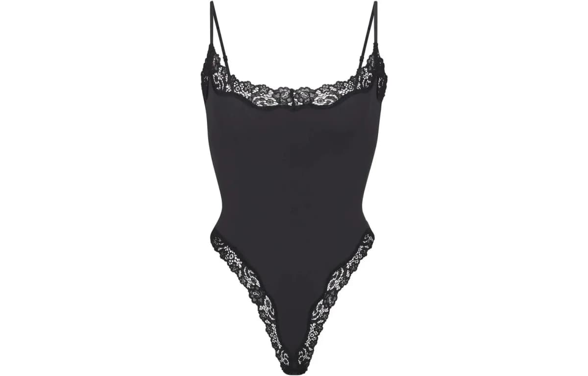 SKIMS FITS EVERYBODY CORDED LACE ONESIE Qadın Bodysuit Qara/ONYX