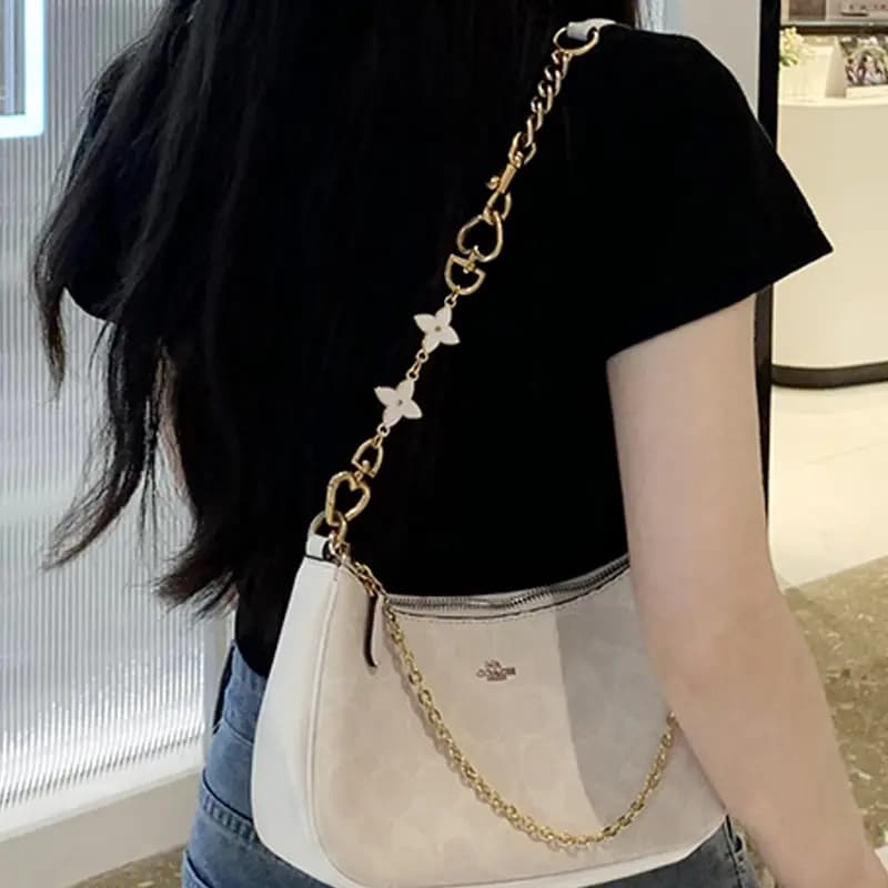 Lan Bao Fan Metal Bag Accessory Women's Gold tone 3