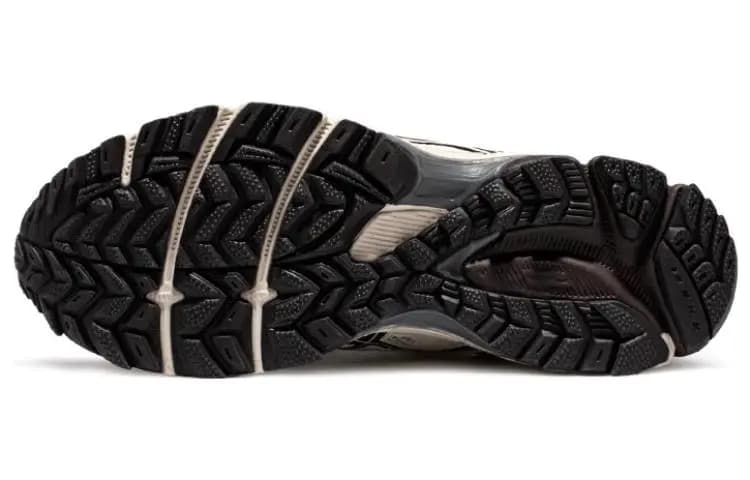 Asics Gel-Kahana 8 Qara/Ağ 5
