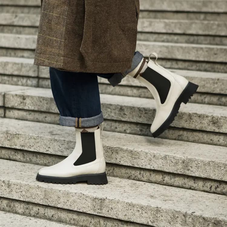 Clarks Qadın Çelsi Çəkməsi Ağ 9