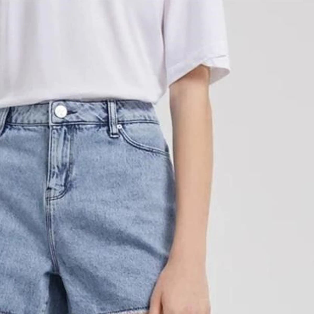 KARL LAGERFELD Fashion Street Urban Casual Light Luxury Front Button Straight Leg Denim Shorts Women's Blue 5