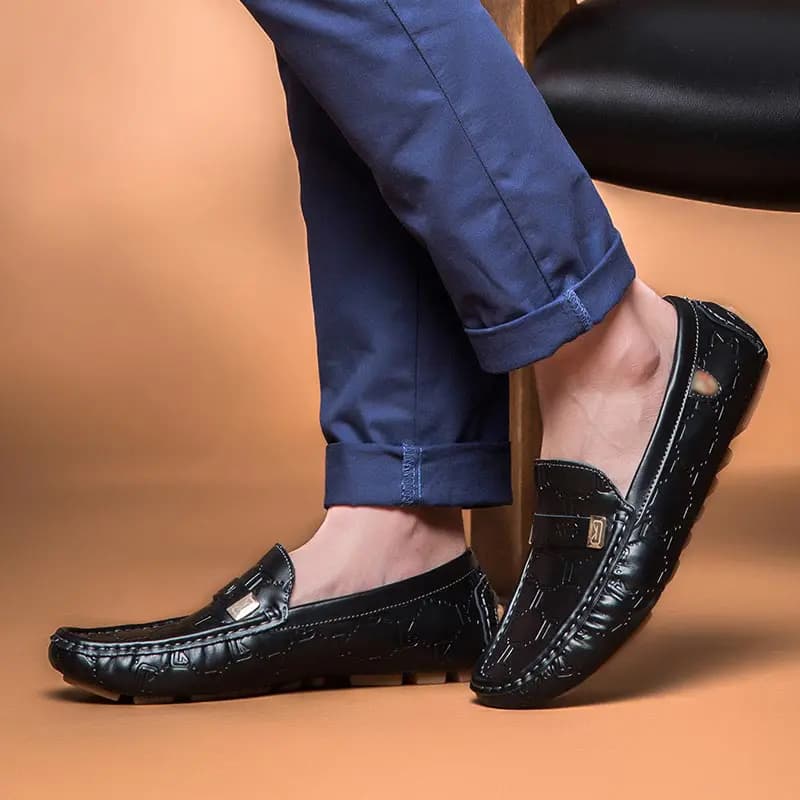 CKVUSAMG Gommino Loafers Men Black 4