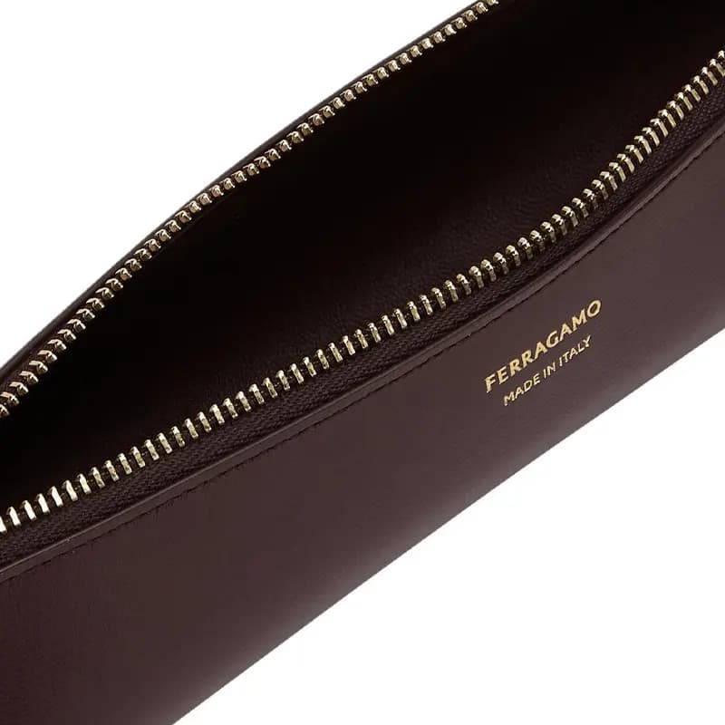 FERRAGAMO Logo Dəri Səyahət Çantası Kişi Qara/Barolo 4