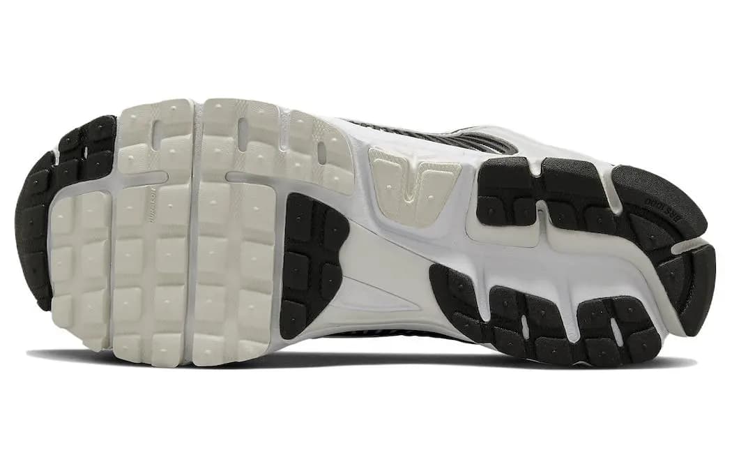 Nike Zoom Vomero 5 Ağ/Qara 5